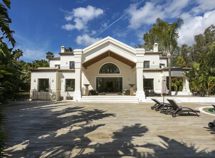 Impressive Contemporary Villa with Spectacular Views in Nueva Andalucía