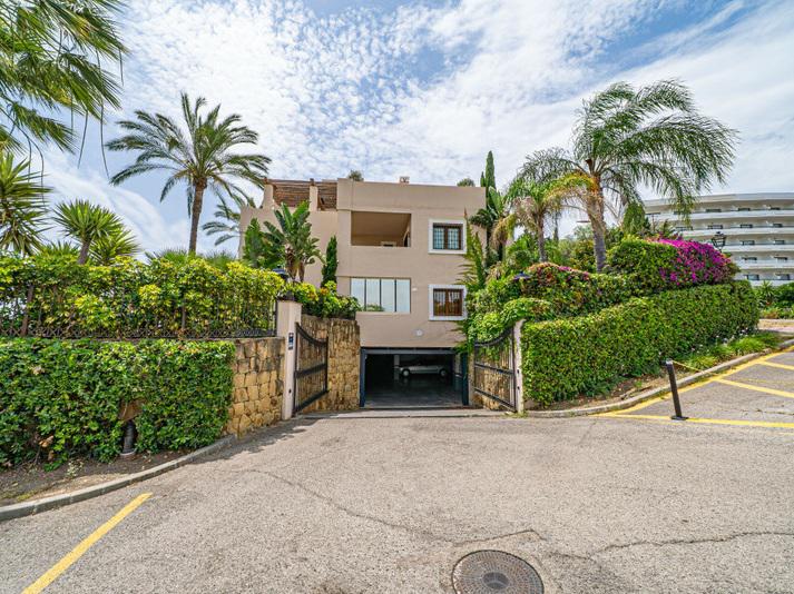 Elegant Ground Floor Apartment Near the Beach in Estepona