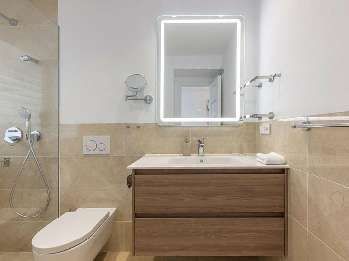 Elegant 3-Bedroom Duplex with Large Terrace – Las Lomas del Marbella Club, Golden Mile