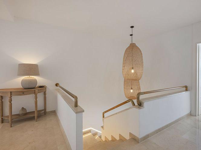 Elegant 3-Bedroom Duplex with Large Terrace – Las Lomas del Marbella Club, Golden Mile
