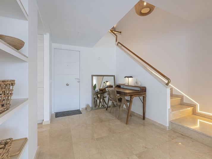Elegant 3-Bedroom Duplex with Large Terrace – Las Lomas del Marbella Club, Golden Mile