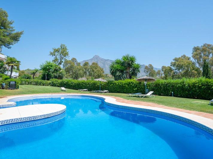 Elegant 3-Bedroom Duplex with Large Terrace – Las Lomas del Marbella Club, Golden Mile