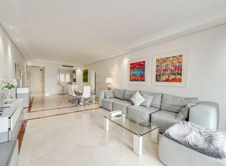 Puerto Banús Beachfront Dream: Luxury Duplex Penthouse with Sea Views!