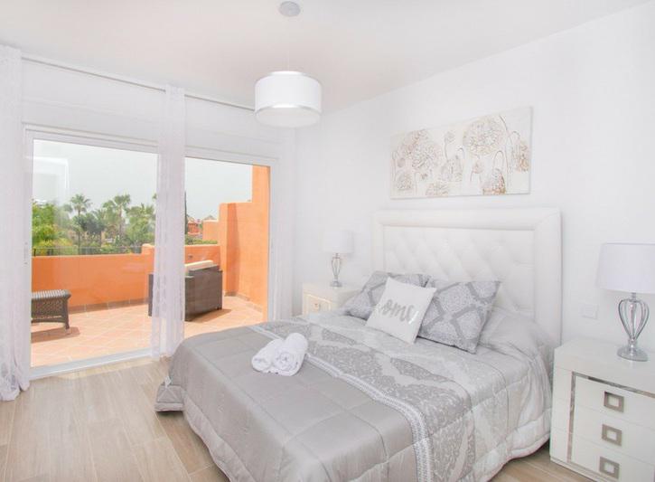 Benahavís Bliss: Modern Townhouse with Panoramic Countryside Views!