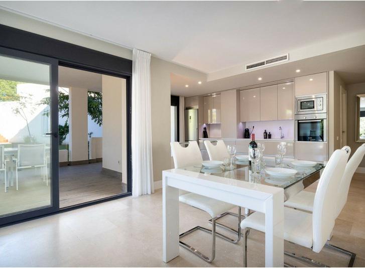 Spacious Ground Floor Apartment with Huge Terrace and Jacuzzi – Ocean Hills, Estepona