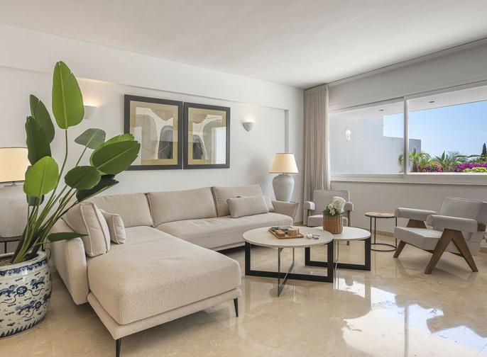 Elegant 3-Bedroom Duplex with Large Terrace – Las Lomas del Marbella Club, Golden Mile