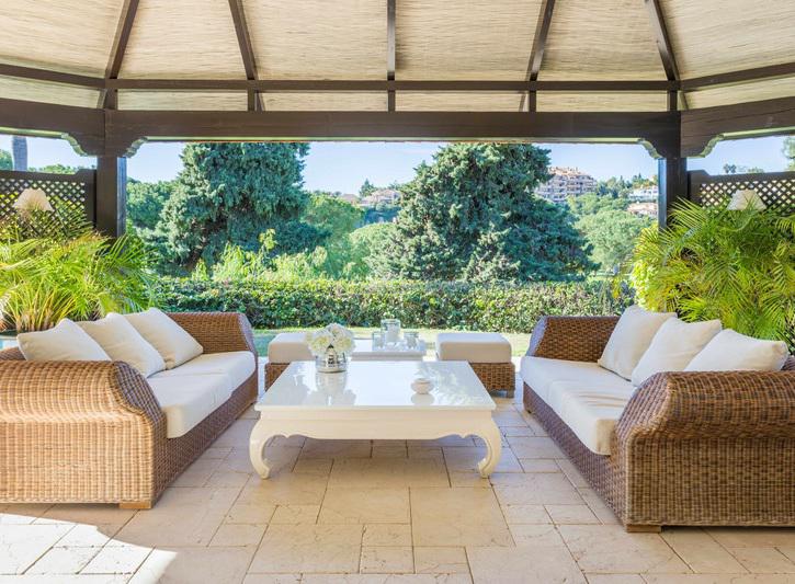 Spectacular Frontline Golf Villa with Private Pool in Río Real