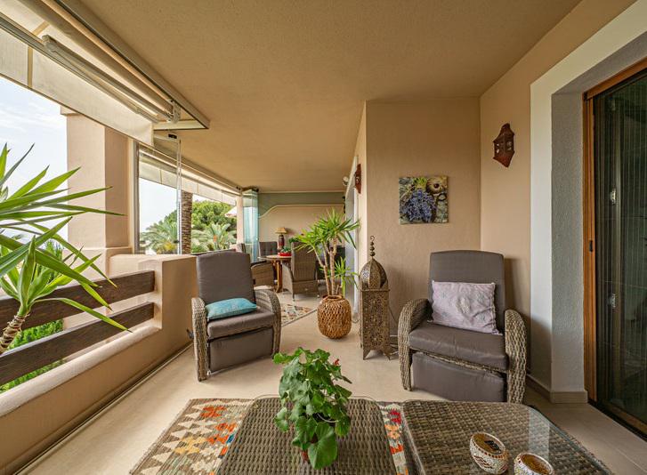 Elegant Ground Floor Apartment Near the Beach in Estepona
