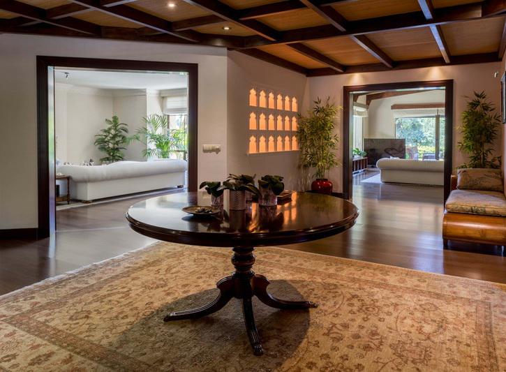 Spectacular Frontline Golf Villa with Private Pool in Río Real