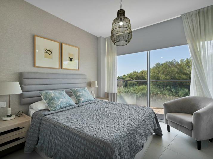 Luxury Beachfront Apartment with Panoramic Views and Top-Class Amenities – Estepona