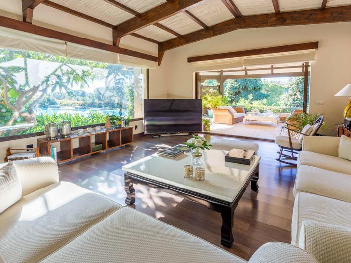 Spectacular Frontline Golf Villa with Private Pool in Río Real