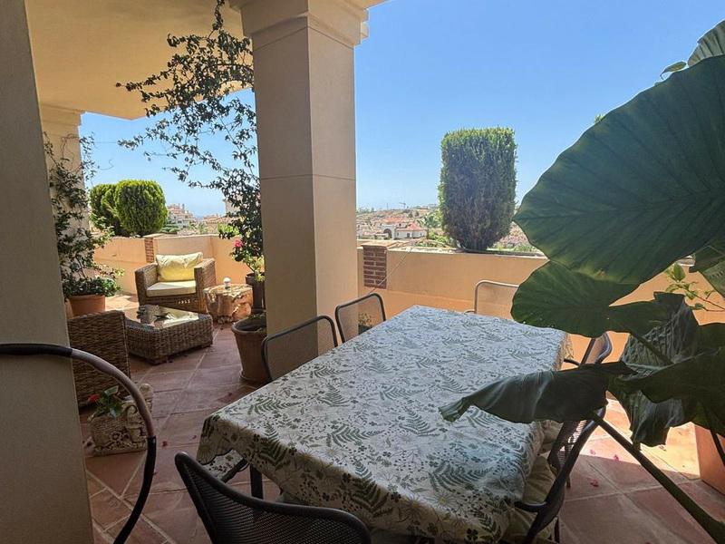 Modern Apartment with Golf Views and Resort Amenities in Benahavís