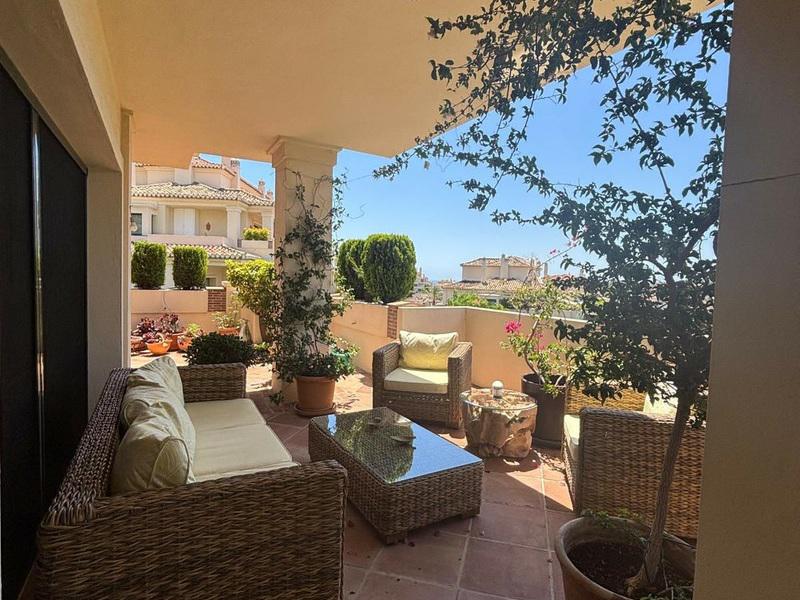 Modern Apartment with Golf Views and Resort Amenities in Benahavís