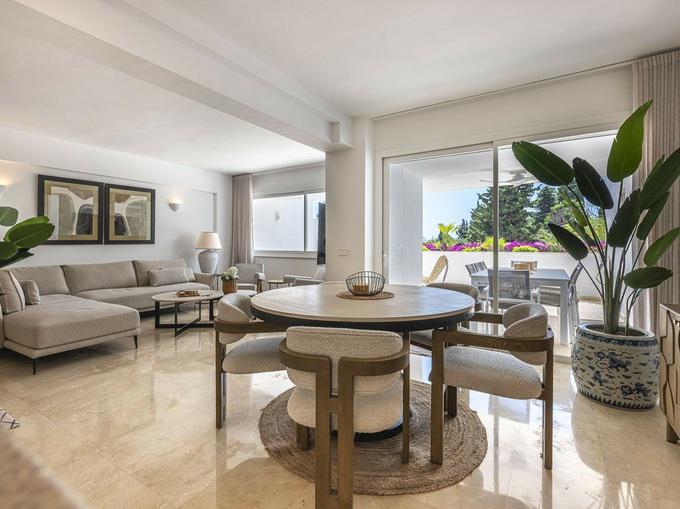 Elegant 3-Bedroom Duplex with Large Terrace – Las Lomas del Marbella Club, Golden Mile