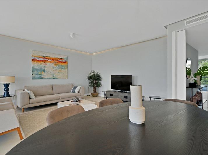 Luxury Beachfront Apartment with Panoramic Views and Top-Class Amenities – Estepona