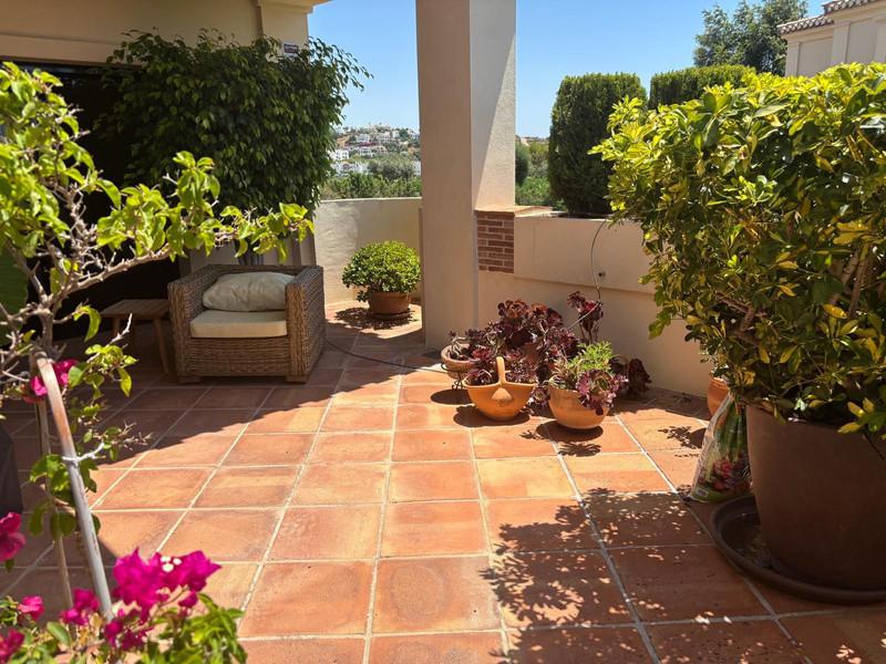 Modern Apartment with Golf Views and Resort Amenities in Benahavís