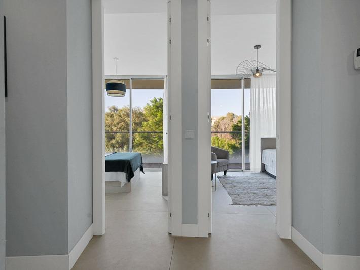 Luxury Beachfront Apartment with Panoramic Views and Top-Class Amenities – Estepona