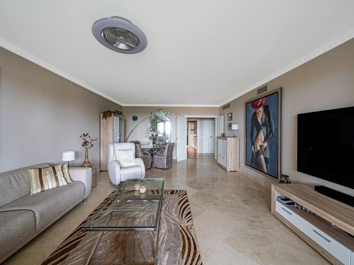 Elegant Ground Floor Apartment Near the Beach in Estepona