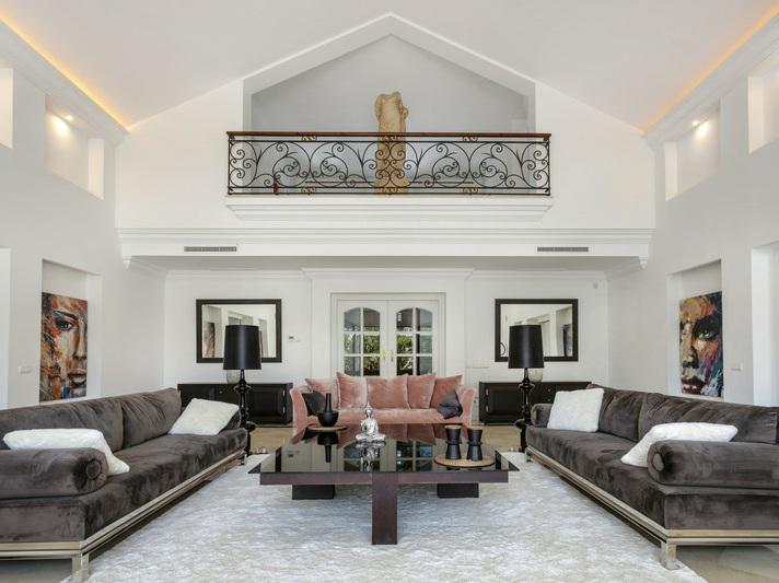 Impressive Contemporary Villa with Spectacular Views in Nueva Andalucía