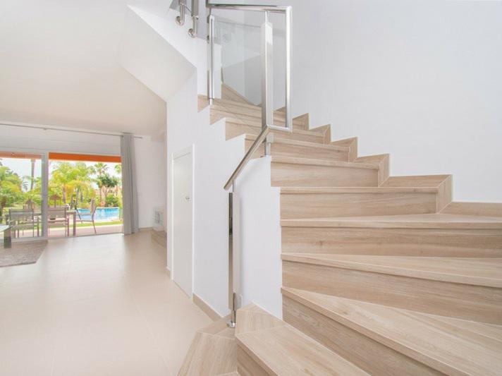 Benahavís Bliss: Modern Townhouse with Panoramic Countryside Views!