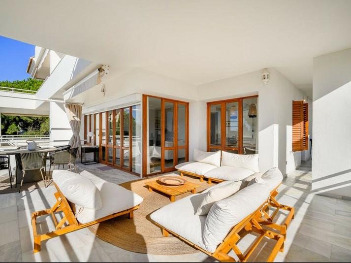 Middle Floor Apartment 2 Bedrooms 2 Bathrooms in Nueva Andalucía