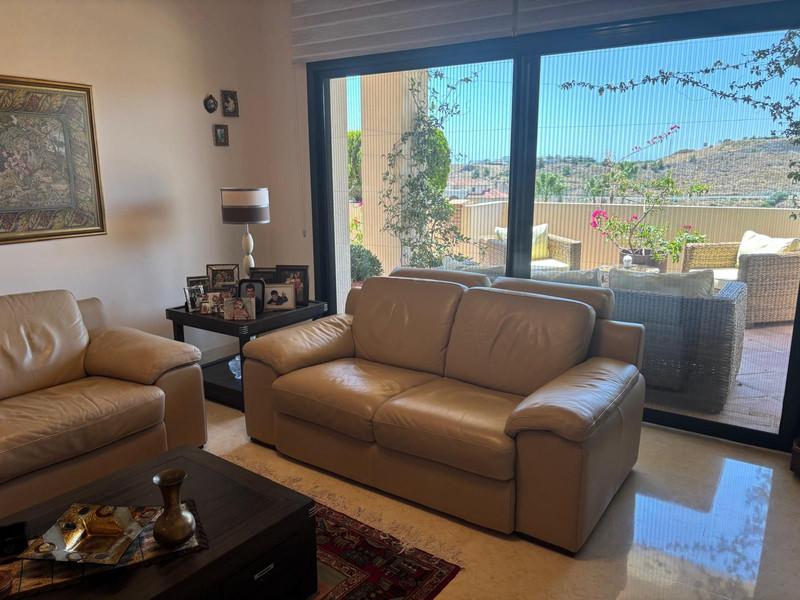 Modern Apartment with Golf Views and Resort Amenities in Benahavís