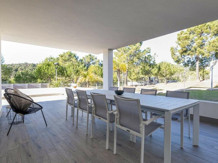 Spacious Ground Floor Apartment with Huge Terrace and Jacuzzi – Ocean Hills, Estepona
