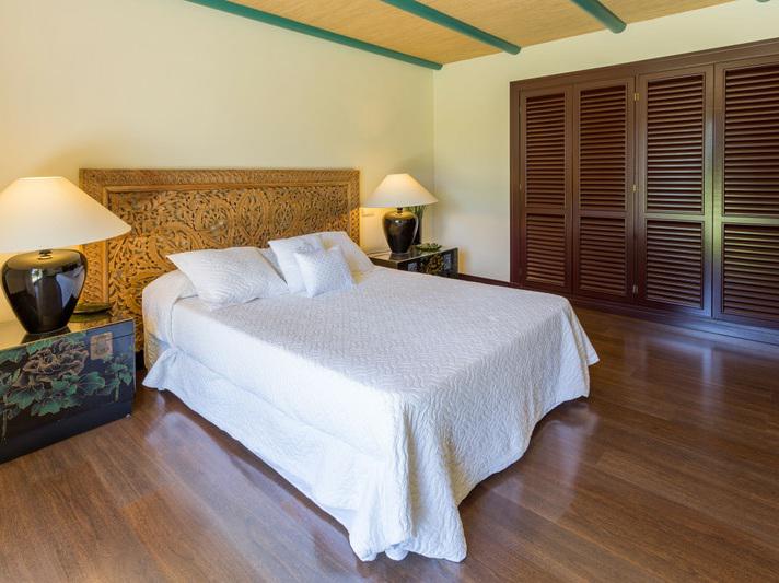Spectacular Frontline Golf Villa with Private Pool in Río Real