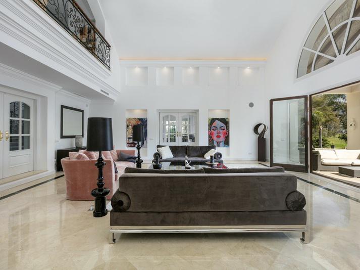 Impressive Contemporary Villa with Spectacular Views in Nueva Andalucía