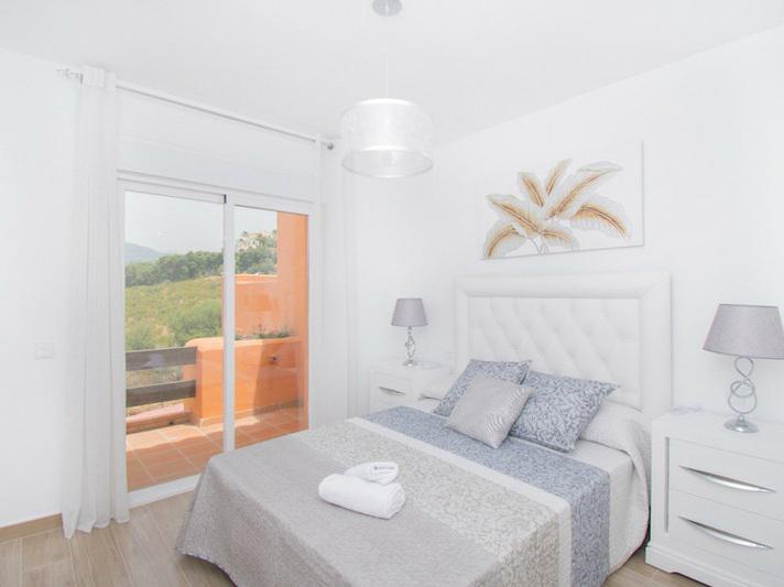 Benahavís Bliss: Modern Townhouse with Panoramic Countryside Views!