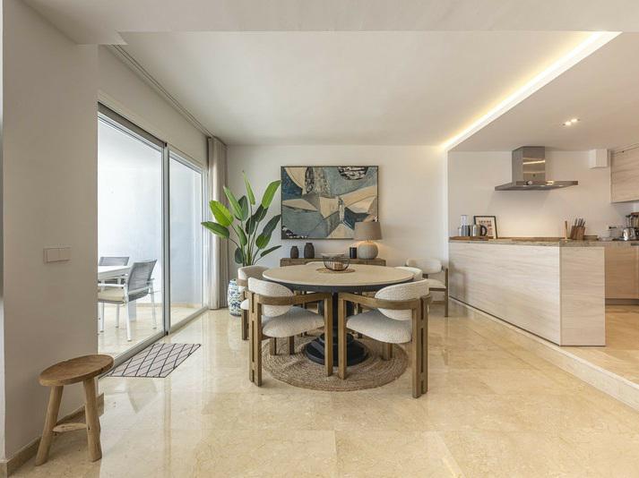 Elegant 3-Bedroom Duplex with Large Terrace – Las Lomas del Marbella Club, Golden Mile