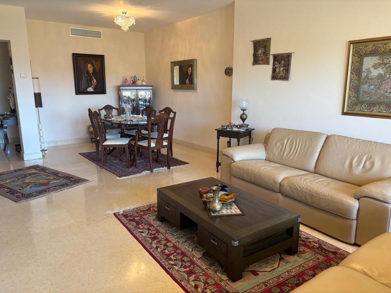 Modern Apartment with Golf Views and Resort Amenities in Benahavís