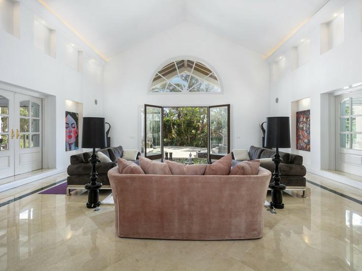 Impressive Contemporary Villa with Spectacular Views in Nueva Andalucía