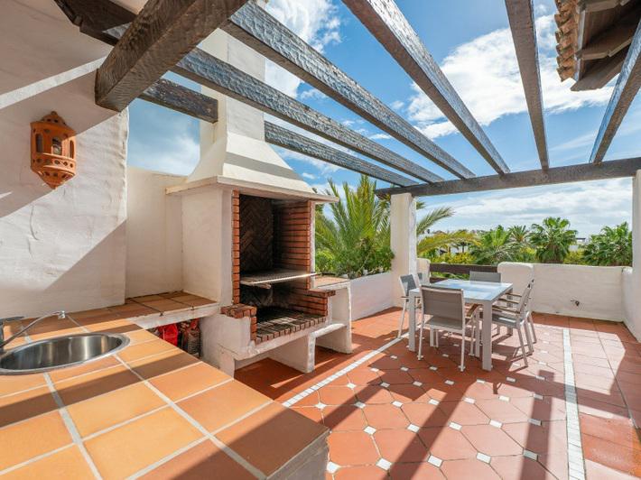 Puerto Banús Beachfront Dream: Luxury Duplex Penthouse with Sea Views!