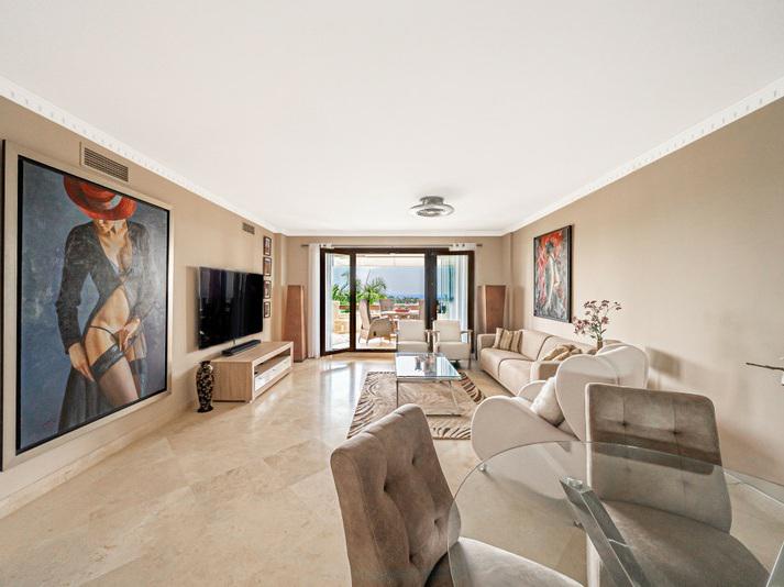 Elegant Ground Floor Apartment Near the Beach in Estepona