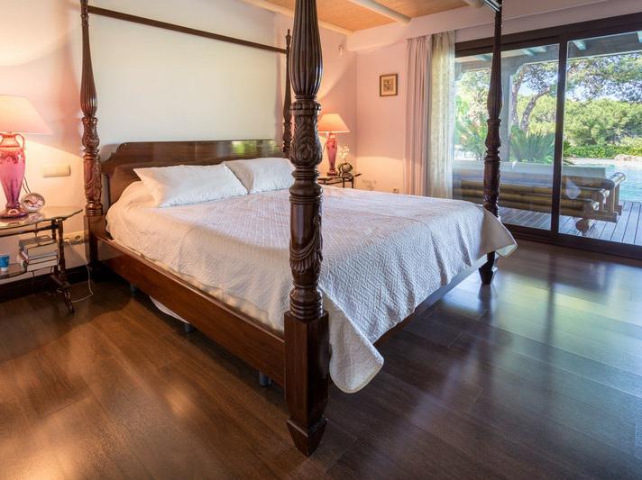 Spectacular Frontline Golf Villa with Private Pool in Río Real