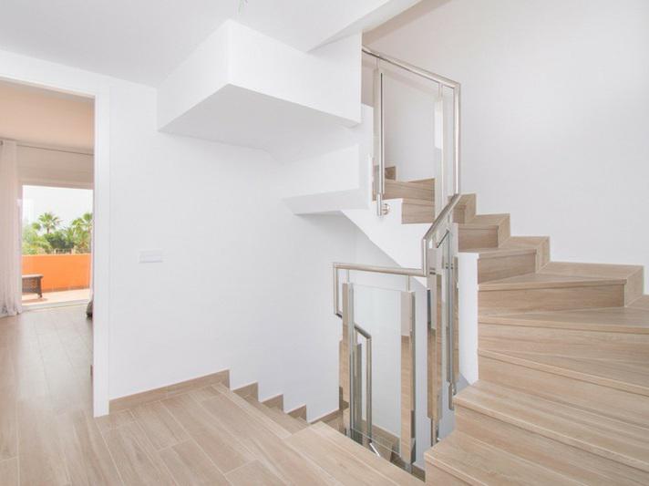 Benahavís Bliss: Modern Townhouse with Panoramic Countryside Views!