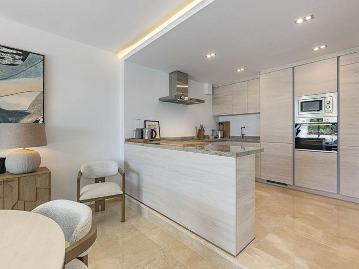Elegant 3-Bedroom Duplex with Large Terrace – Las Lomas del Marbella Club, Golden Mile