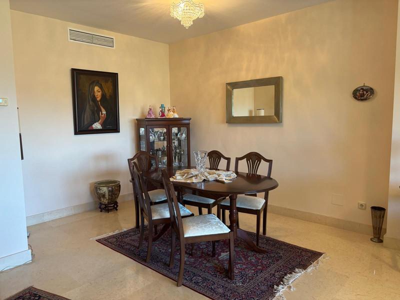 Modern Apartment with Golf Views and Resort Amenities in Benahavís