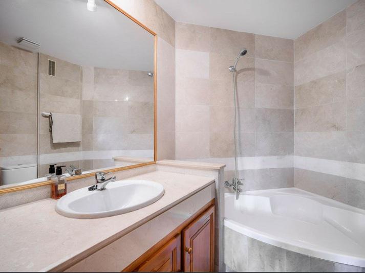 Middle Floor Apartment 2 Bedrooms 2 Bathrooms in Nueva Andalucía