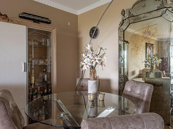 Elegant Ground Floor Apartment Near the Beach in Estepona