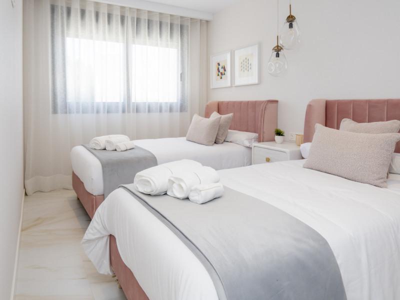 Nueva Andalucía Gem: Brand New Townhouse in Marein Village!