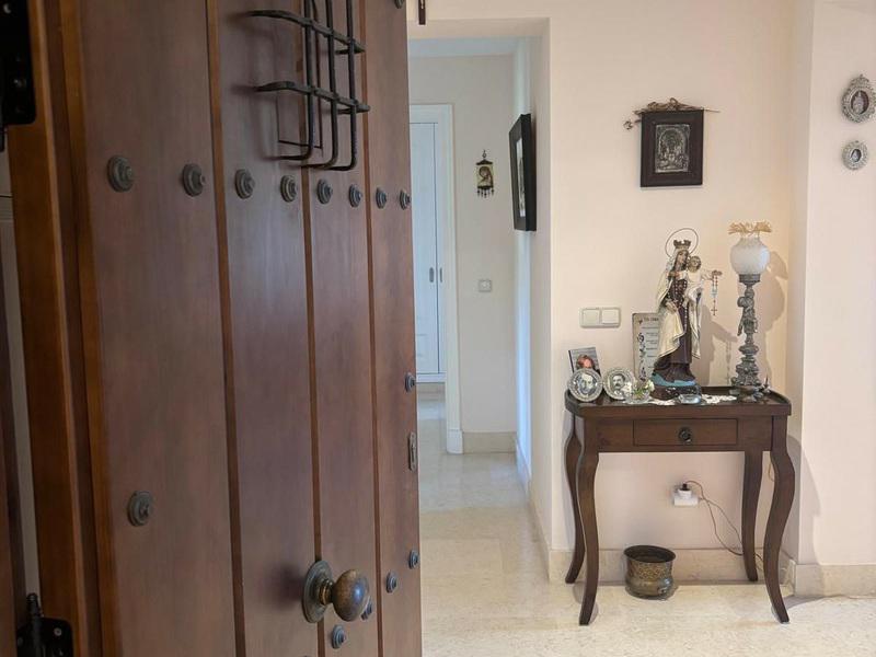 Modern Apartment with Golf Views and Resort Amenities in Benahavís