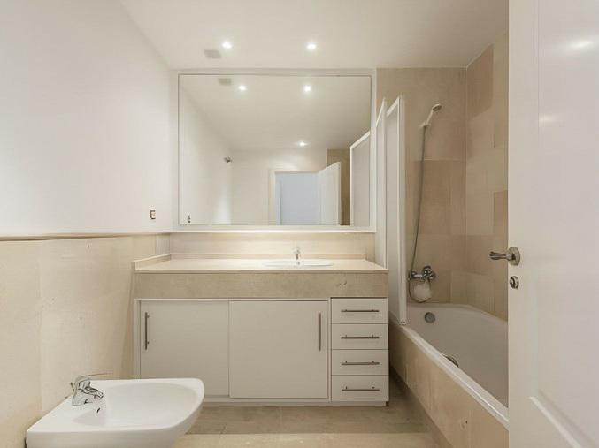 Stylish Apartment with Spacious Terrace in the Heart of Marbella’s Golf Valley