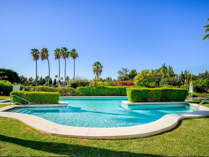 Middle Floor Apartment 2 Bedrooms 2 Bathrooms in Nueva Andalucía