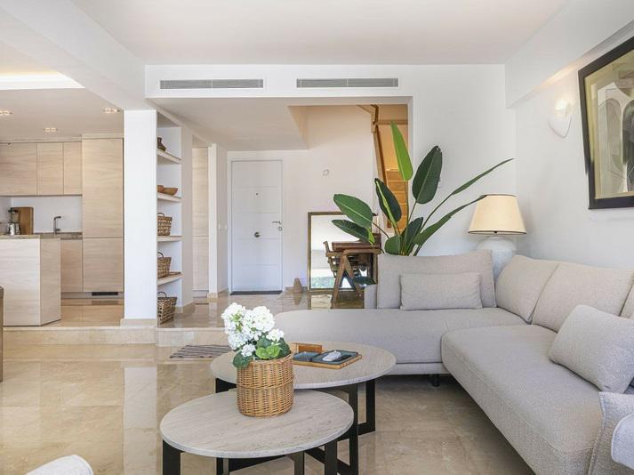 Elegant 3-Bedroom Duplex with Large Terrace – Las Lomas del Marbella Club, Golden Mile