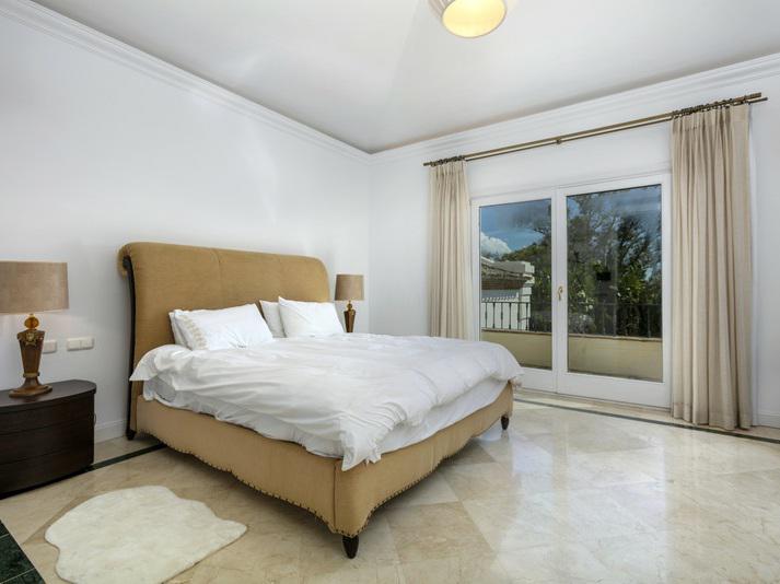 Impressive Contemporary Villa with Spectacular Views in Nueva Andalucía