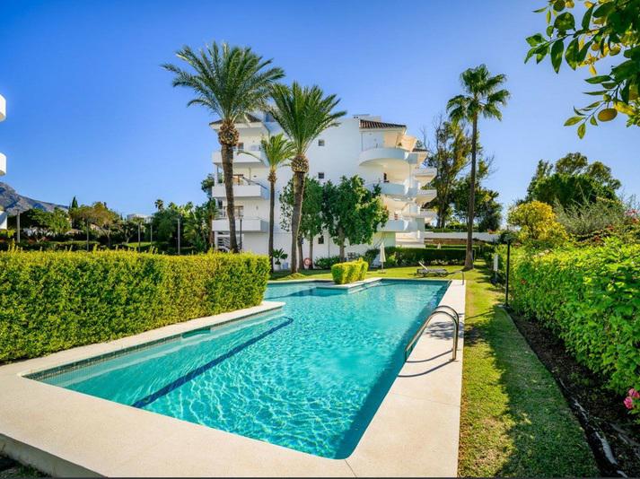 Middle Floor Apartment 2 Bedrooms 2 Bathrooms in Nueva Andalucía