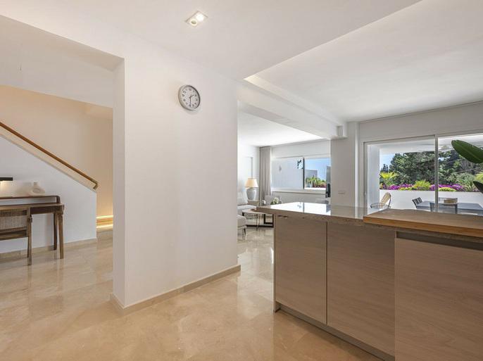 Elegant 3-Bedroom Duplex with Large Terrace – Las Lomas del Marbella Club, Golden Mile