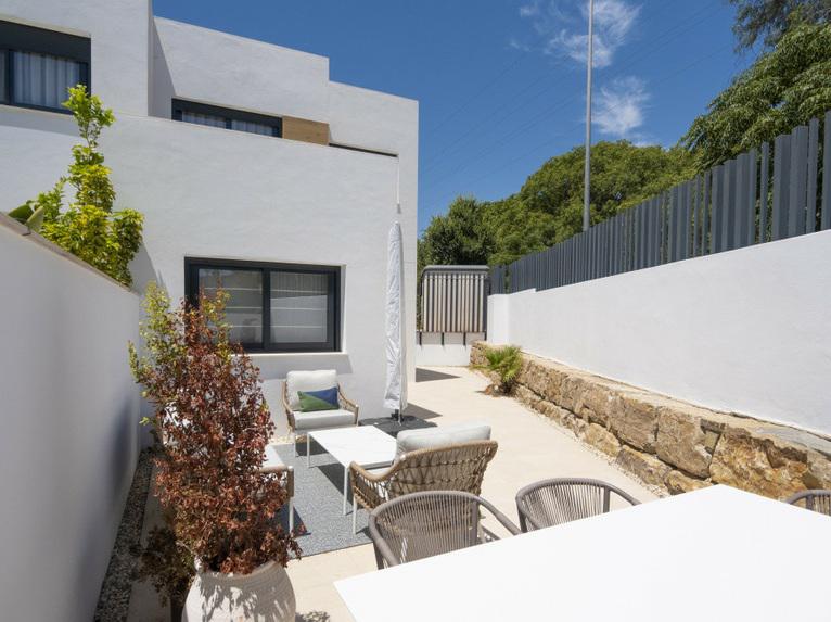 Nueva Andalucía Gem: Brand New Townhouse in Marein Village!